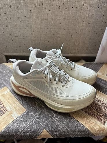 nike react: Кроссовки светло‑бежевого/молочного цвета с объемной подошвой — 1
