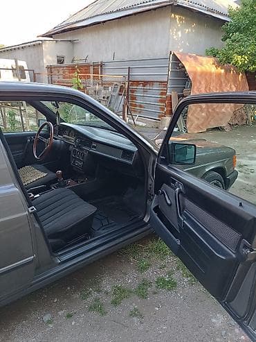 190: Mercedes-Benz 190: 1985 г., 2 л, Механика, Бензин — 10