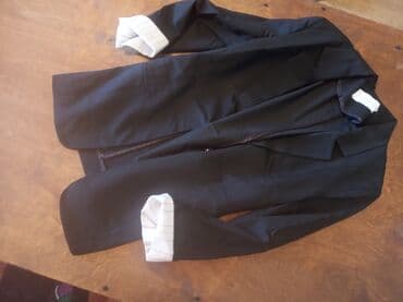 срочно продаю в связи с переездом: Продаю б/у женскую одежду 46 размера рубашки, пиджаки, юбки,платья — 4