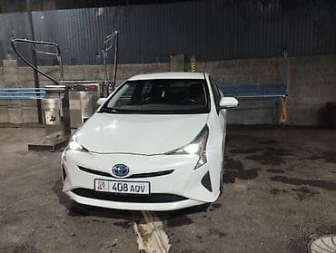 Toyota Prius: 2016 г., 1.8 л, Автомат, Гибрид, Хэтчбэк at lalafo.kg Toyota Prius: 2016 г., 1.8 л, Автомат, Гибрид, Хэтчбэк