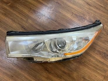 Передняя левая фара Toyota 2016 г., Б/у, Оригинал, США at lalafo.kg Передняя левая фара Toyota 2016 г., Б/у, Оригинал, США