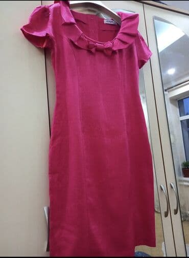 платье обмен: Яркое платье-футляр насыщенного фуксия‑розового цвета — 1