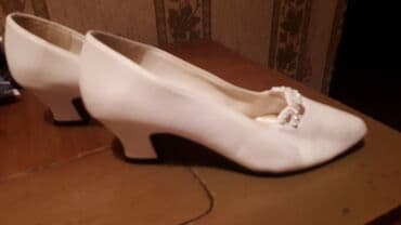 Туфли,белые,размер 35,одевали один раз,в отличном состояние,кожа!!!