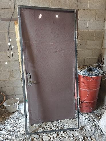 металические двери: Металлическая входная дверь с коробкой, реальным покупателям уступим — 1