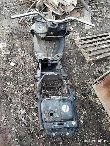 Кумурска мотороллер: Продаю раму от М8, есть бак, вилка, сиденье, обе подножки и частично — 3