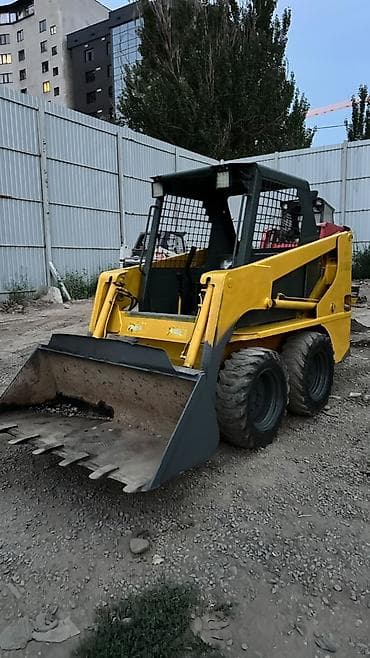 bobcat цена бу: Погрузчик, 2006 г., Колесный, Фронтальный — 1