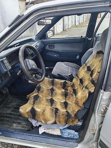 mazba 323: Mazda 626: 1985 г., 2 л, Механика, Бензин, Хэтчбэк — 4