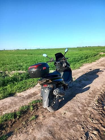 телескопическая вилка: Скутер 150–200 см³, городско‑туристический, черный - Двигатель — 2