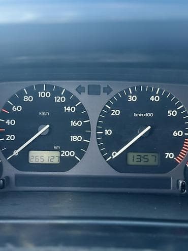 nardo grey: Volkswagen Golf: 1993 г., 1.8 л, Механика, Бензин, Хэтчбэк — 7