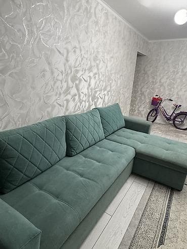 small table: Угловой диван, C подушками — 2