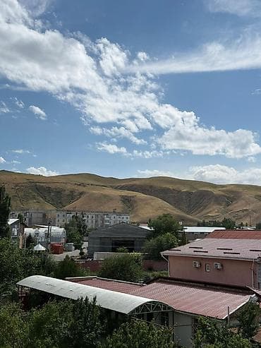 pro group: 2 комнаты, 45 м², Киргизия 1 108 серия, 3 этаж, Евроремонт — 2