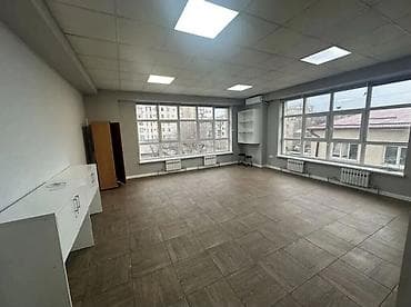 Кыймылсыз мүлк: Кеңселерди ижаралоо, 37 м², Административдик имаратта, Тоолор көрүнүп турат, 1-катар, Өзүнчө кире бериши менен — 1