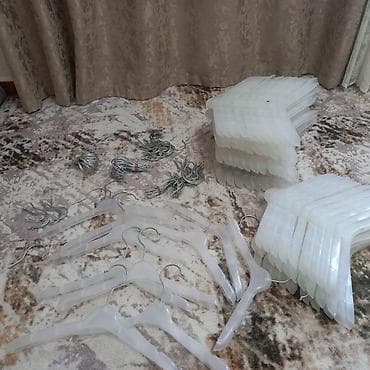 Вешалки, плечики, Б/у at lalafo.kg Вешалки, плечики, Б/у