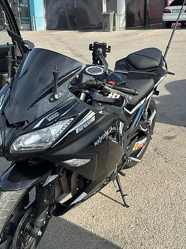 gsx 200: Спортивный мотоцикл в стилистике спортбайка, черный цвет, с обвесом и — 7