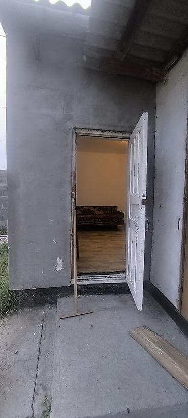 Недвижимость: Квартира берилет. 1 комната. мебель: диван, шкаф. душ бар. Ош базарга — 2