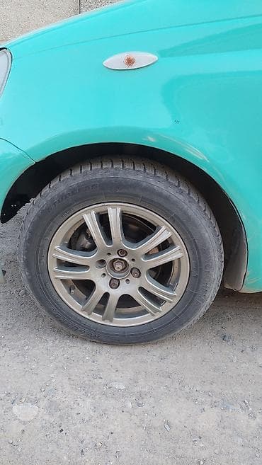 Унаа: Toyota Yaris: 2000 г., 1 л, Кол менен иштөөчү, Бензин, Хетчбек — 5