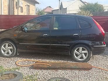 салон машина: Nissan Almera Tino: 2003 г., 1.8 л, Механика, Бензин, Хэтчбэк — 3