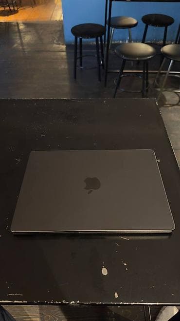Apple MacBook Pro 14" (чип Apple M5) - Экран 14 дюймов, узкие рамки