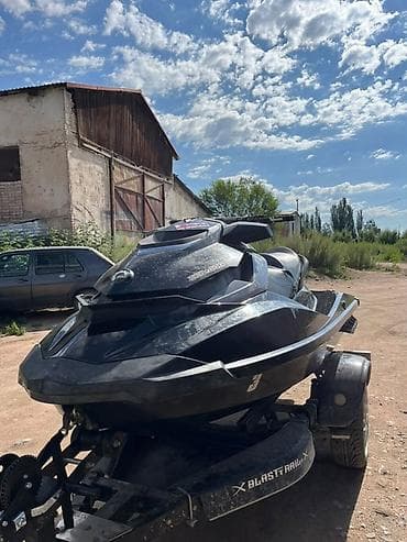 Гидроцикл Sea‑Doo215 (BRP), черный, на прицепе Blast Trail