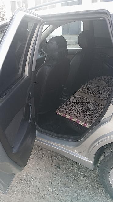 продаю или меняю на дом: Ford Focus: 2004 г., Универсал — 7