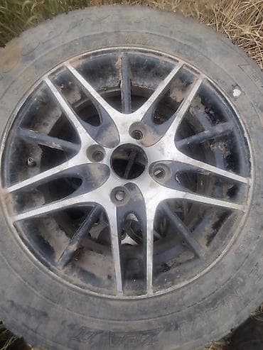 Литой автомобильный диск с шиной Хундай аванте 95 год продаю на — 3