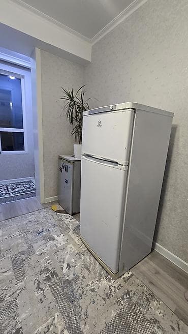 холодильник дешево бу: Продаю холодильник средний 8000с маленький 5000. В рабочем — 6