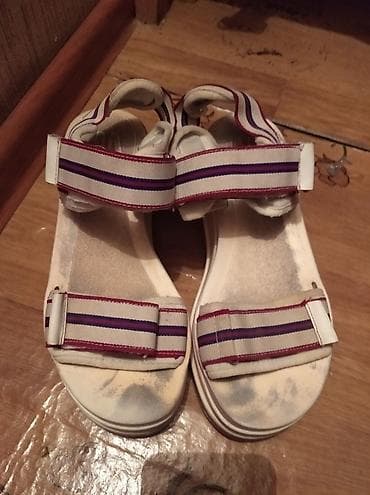 сланцы nike: 38 р 200 сом
район Панфилова Скрябина — 2