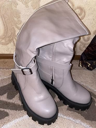 Продаю обувь новые и б/у.Серые сапоги 40 р.один раз одеты были.цена