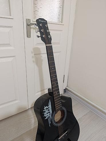 Велосипеды: Акустическая гитара в хорошем состоянии - 6 струн, мензура — 3