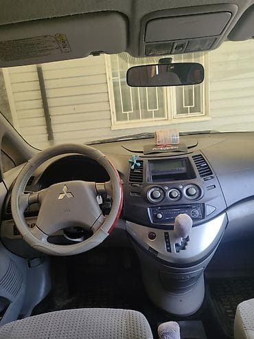 Mitsubishi Grandis: 2004 г., 2.4 л, Автомат, Бензин, Минивэн — 1
