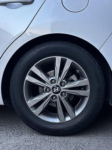машина 30000: Hyundai Elantra: 2018 г., 2 л, Седан — 4