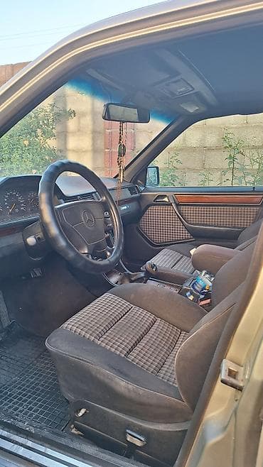купить мерс с: Mercedes-Benz W124: 1994 г., 2.8 л, Механика, Бензин, Седан — 4