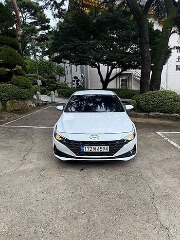 Hyundai Elantra: 2022 г., Седан