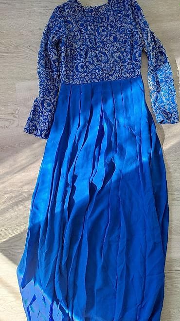 Платье на рост 160-165, одевала один раз, в отличном состоянии, размер