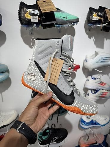 Жеке буюмдар: Эркектердин кроссовкасы, 40, 41, 42, Nike, Жаңы, түсү - Ак, Өзү алып кетүү, Акылуу жеткирүү — 2