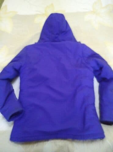 купить качественную мужскую зимнюю куртку: Продаю куртку зимнюю мужскую,б/у, в хорошем состоянии. Размер написан — 4