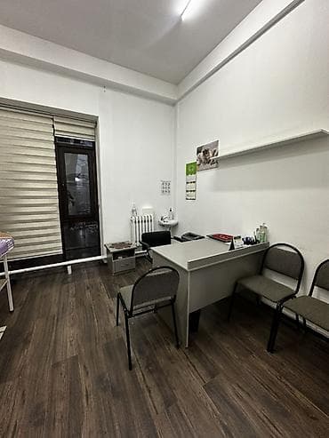 сдается место в салоне: Кабинет Для массажиста, Для косметолога, Для психолога, В жилом комплексе, 12 м², Почасово, Долгосрочно, 1 линия, С юридическим адресом, С системой безопасности — 2