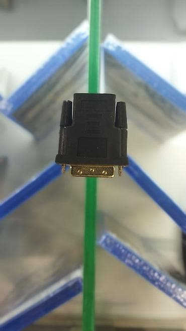 Адаптер DVI-I с позолоченными контактами и черным корпусом. Оснащен