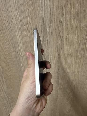 теля: Samsung Galaxy S24, 256 ГБ, цвет - Золотой — 3