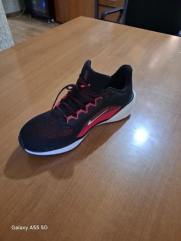 Мужская одежда: Продаю оригинальные кроссовки Nike Air Zoom 42 размера, привезены из — 2