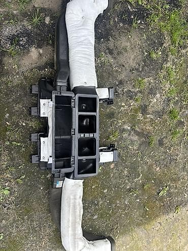 Воздуховоды/корпус распределения воздушного потока салона автомобиля