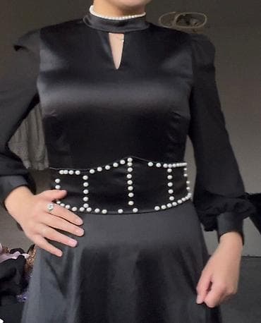 обуви: Лоро пионы 1500сом 
платья короткое 2500сом 
чёрный платья 1000сом — 5