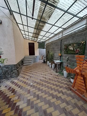Продажа домов: 🏡 Продаётся уютный дом в районе Пишпек, Бишкек ✨ 4 комнаты | 130 м² 🌿 — 2