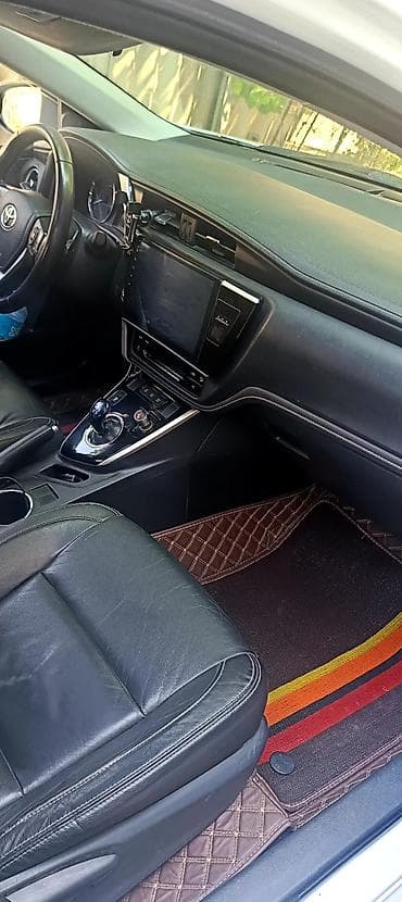 camry 5: Toyota Corolla: 2019 г., 1.8 л, Автомат, Гибрид, Седан — 2