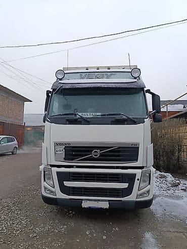 d13: Тягач, Volvo, 2013 г., Тентованный — 1