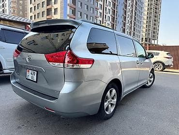 sg 9: Toyota Sienna: 2012 г., 3.5 л, Автомат, Бензин, Минивэн — 4