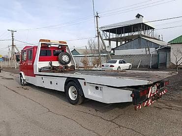 Эвакуатор с платформой-лоуэрдом для перевозки автомобилей. - Грузовая
