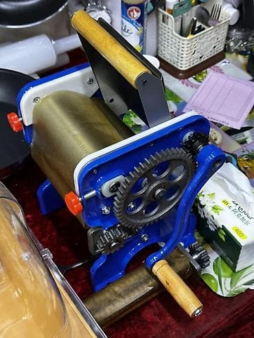 Готовый бизнес: Ручная тестораскаточная машина (лапшерезка/раскатка теста) - — 1