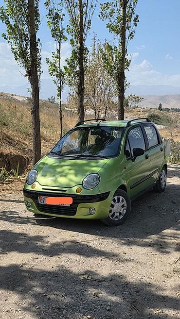 Microcar: Компактный городской хэтчбек зеленого цвета. Основные характеристики — 6