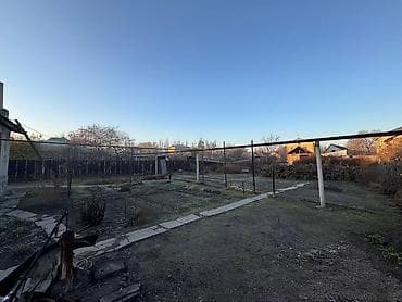 продаю дом ала тоо 3: Продам! Участок / Дом 8.5 сот.155.000 $ Район Ж.Жолу / Фучика, по ул — 6